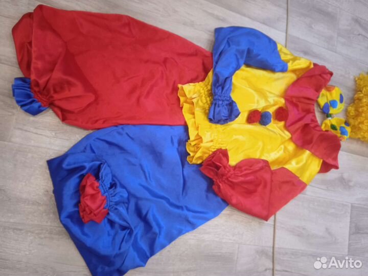 Костюм клоуна на взрослого и парики