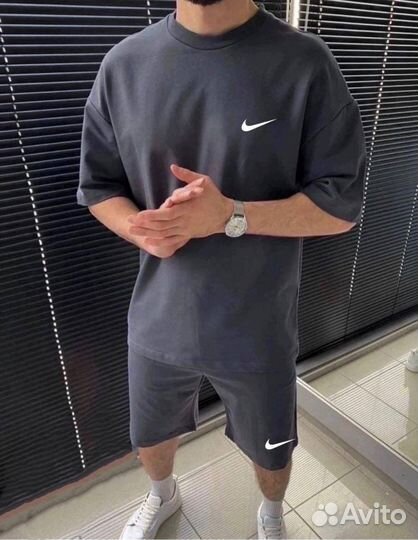 Мужской спортивный костюм