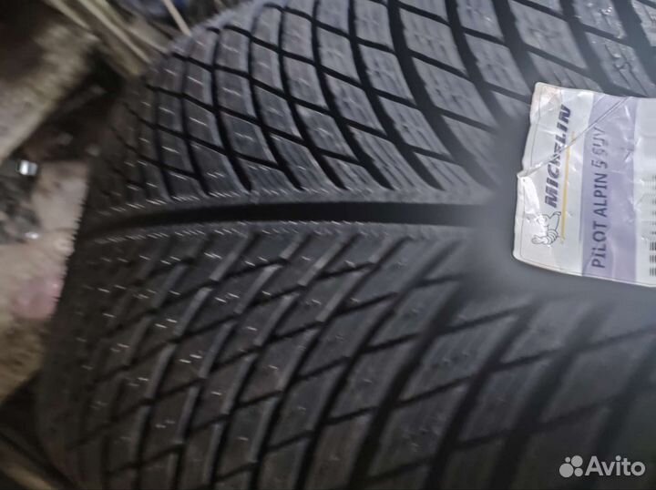 Michelin Pilot Alpin 5 SUV 285/40 R21