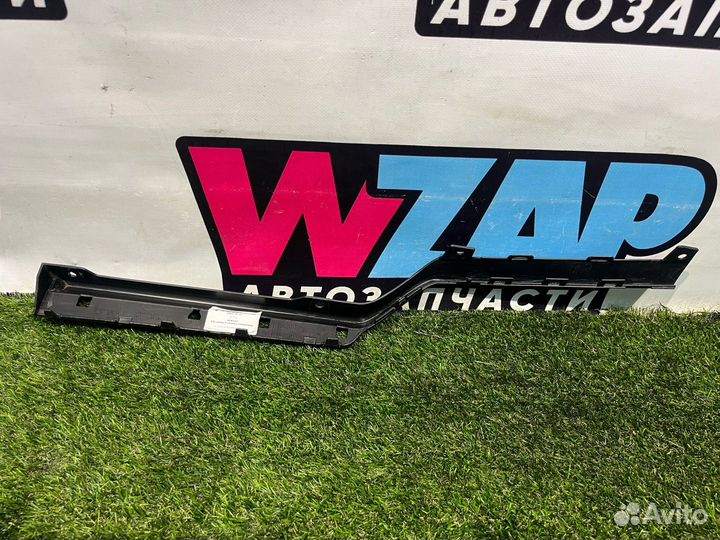 Заглушка (решетка) бампера заднего правая Porsche