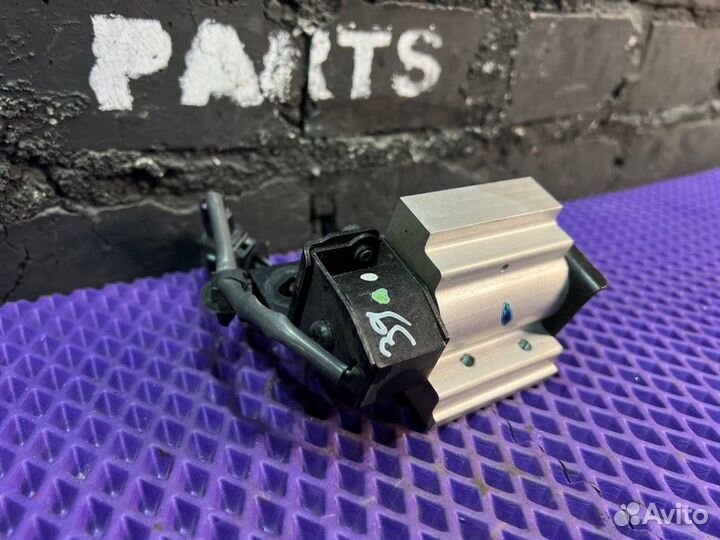 Клапан кондиционера Nissan Leaf AZE0-061302 EM57