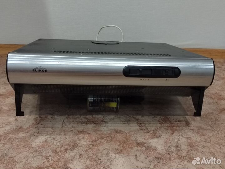 Кухонная вытяжка 60 см, в отличном состоянии б.у