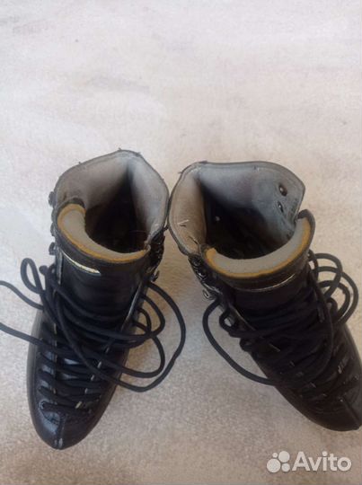 Фигурные коньки risport 240