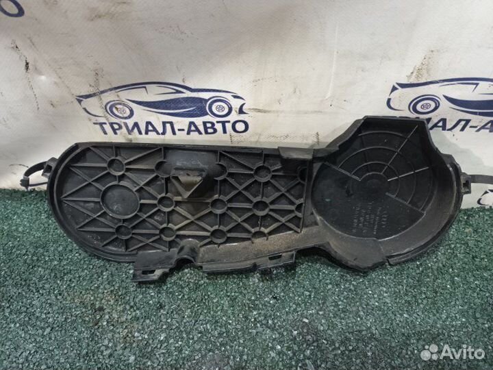 Крышка двигателя Q7