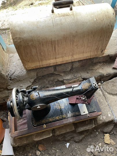 Швейная машинка старая