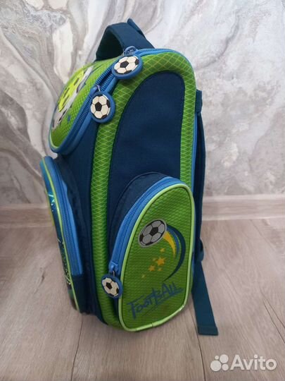 Школьный рюкзак с ортопедической спинкой