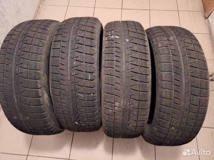 Bridgestone Blizzak Revo GZ 215/60 R17 96S