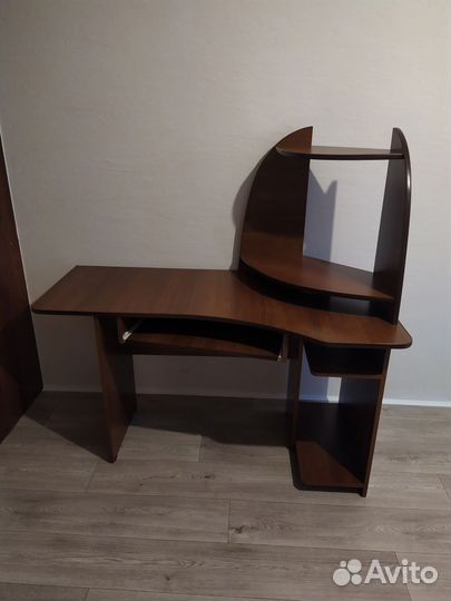 Компьютерный стол большой почти новый