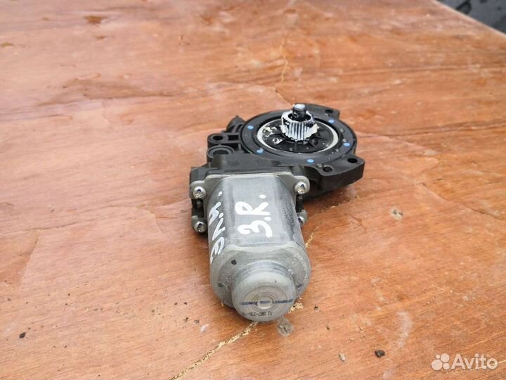 Моторчик стеклоподъёмника задний hyundai elantra4