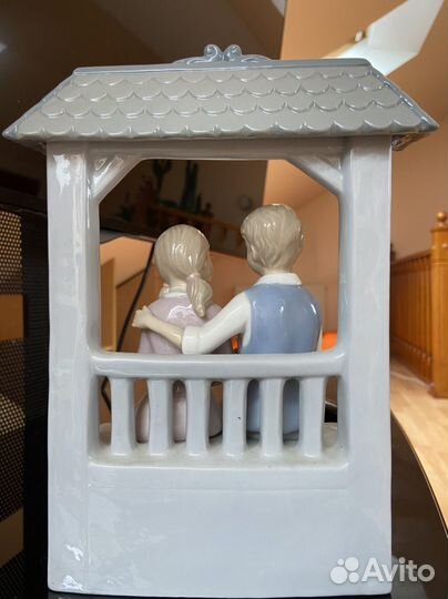 Статуэтка фарфор