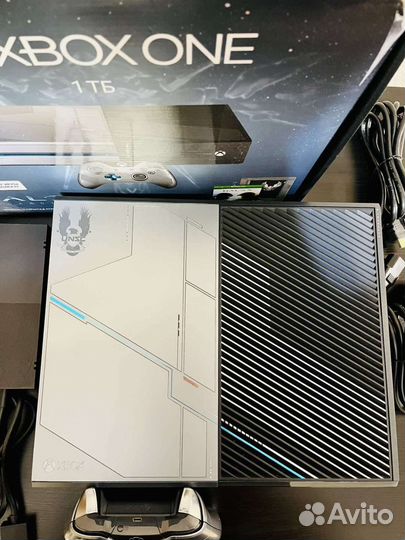 Xbox One 1Тб Limited Edition Halo 5