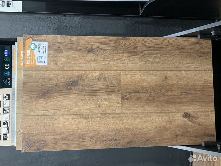 Ламинат влагостойкий новый