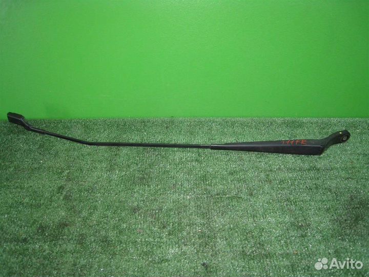 Поводок стеклоочистителя правый Citroen Berlingo