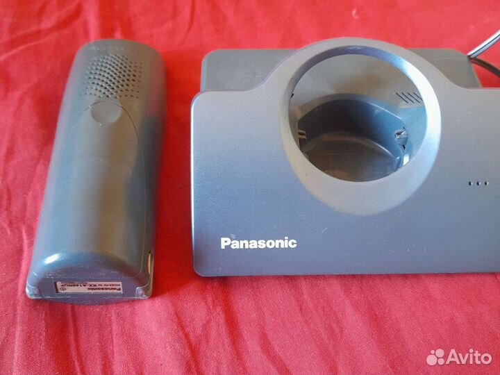 Кнопочный телефон Panasonic