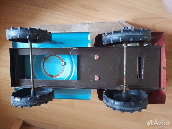 Машинки СССР: подъемный кран змпи и фургончик