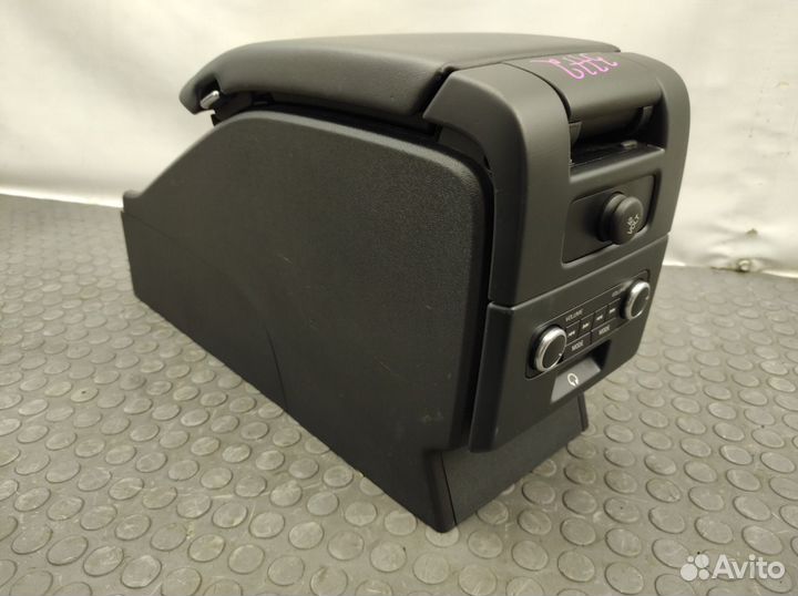 Подлокотник передний Volvo Xc70 BZ B6324S 3.2 2009