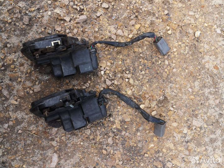 Замок передний левый Mazda 626 GE