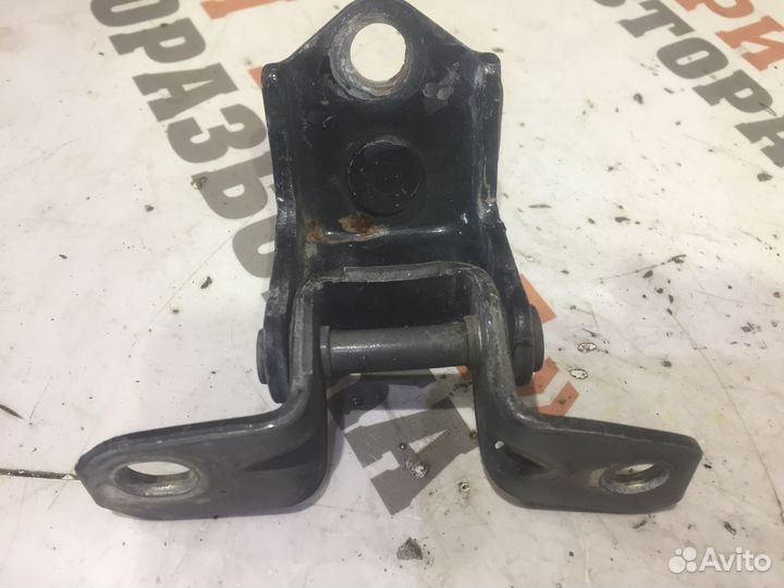 Мазда 3 Петля верхняя задней двери Лев