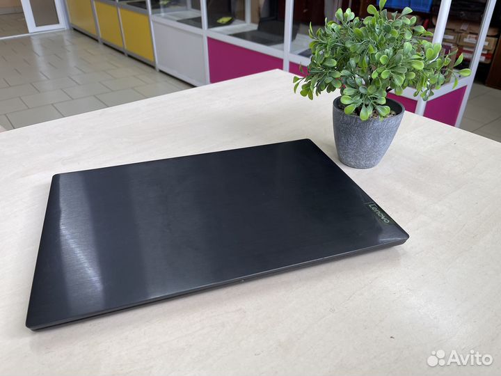 Мощный ноутбук Lenovo/ Ryzen 3/8GB/Vega 3/SSD