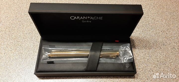 Перьевая ручка Caran d'Ache Ecridor Chevron Gold