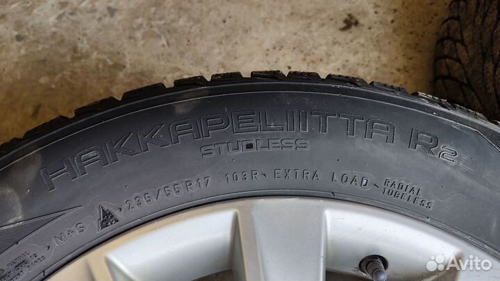 Комлект Зимние колеса r17 235 55 Nokian+VW оригина