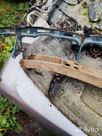 Задний усилитель бампера toyota crown JZS