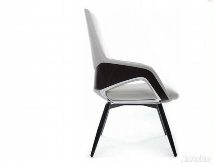 Конференц кресло. Натуральная кожа