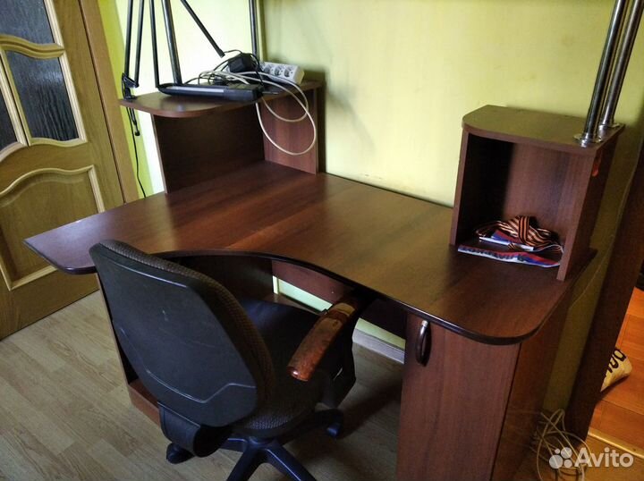 Компьютерный стол