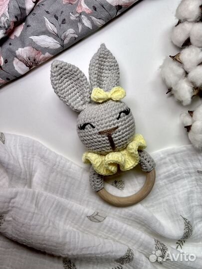 Вязаные Зайки и Мишки грызунки погремушки