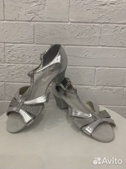 Танцевальные босоножки новые, размер 35