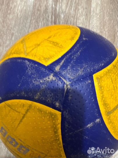 Волейбольный мяч mikasa v200w бу