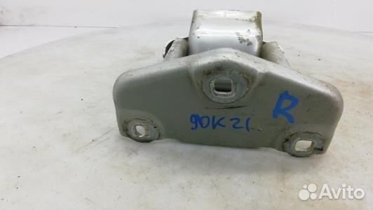 Петля двери распашной правой opel vivaro (90K21R90
