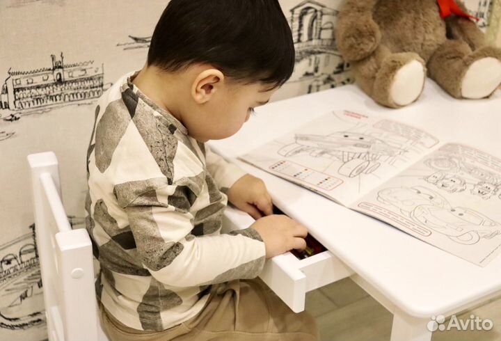 Белый столик и стульчик