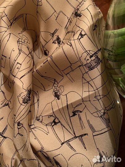 Шелковый платок Max mara с принтом с этикеткой