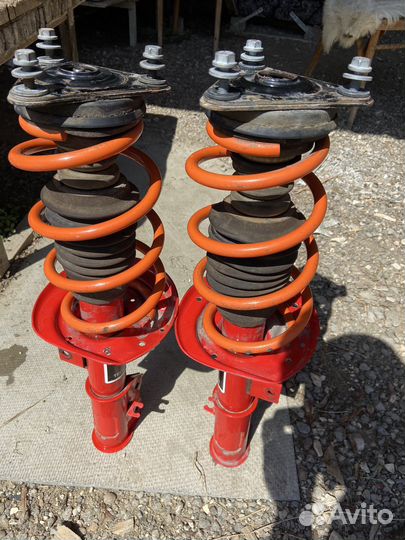 Стойки на весту