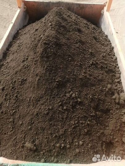 Плодородная земля в мешках и валом