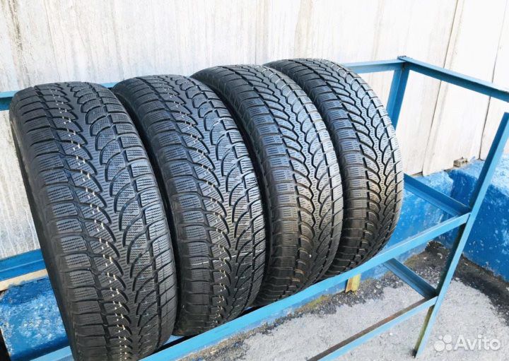 Bridgestone Blizzak LM-80 215/65 R16