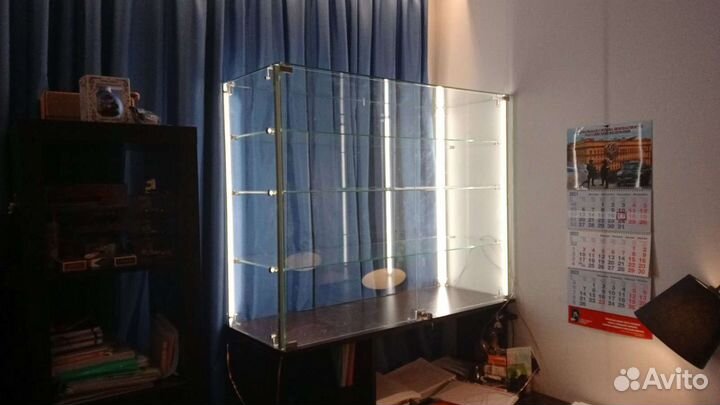 Витрина стеклянная