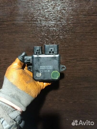 Блок управления вентилятором Mitsubishi Lancer 9