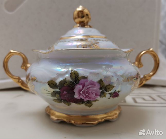 Сахарница и молочник