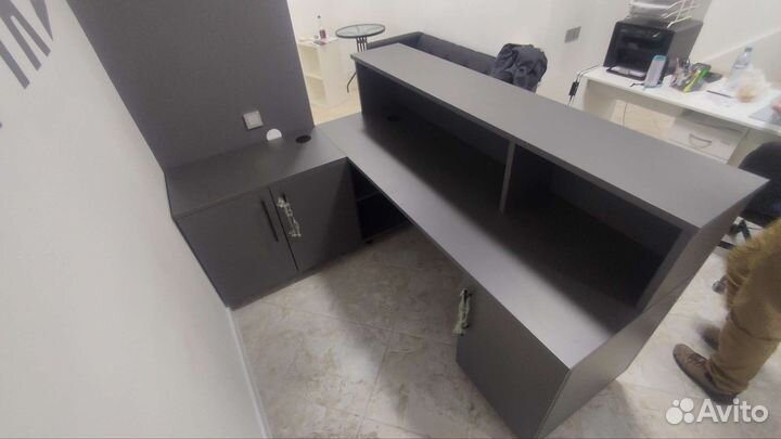 Торговое оборудование, витрины, мебель