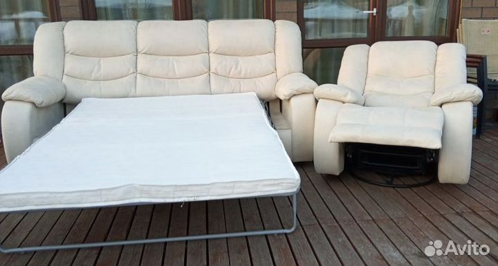 Кожаный диван