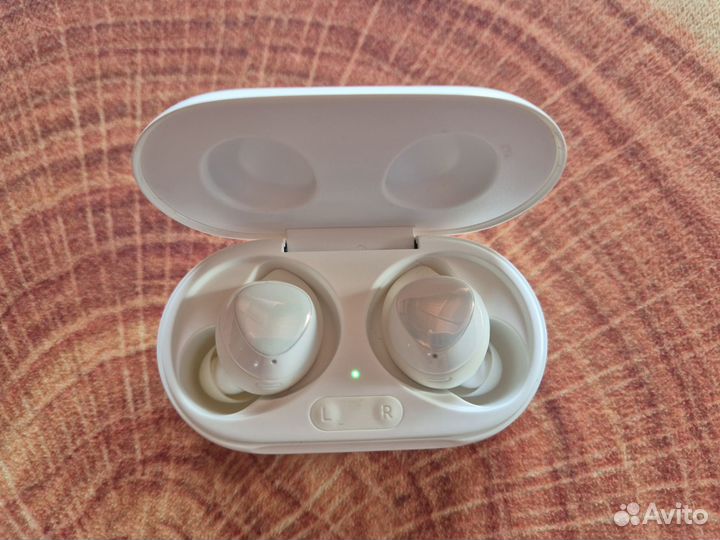 Беспроводные наушники Samsung galaxy buds plus