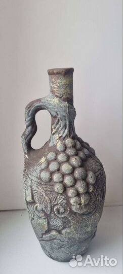 Глиняный кувшин для вина
