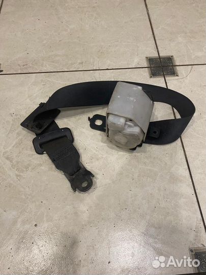 Ремень безопасности задний левый Mitsubishi Lancer