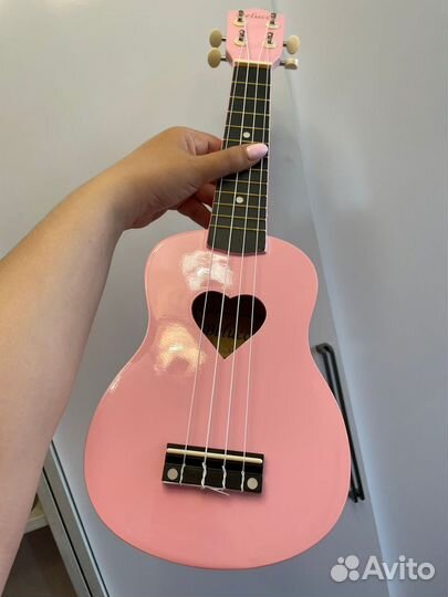 Укулеле сопрано новая с вырезом сердце