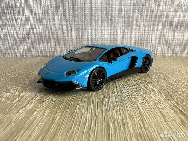 Lamborghini Aventador LP 720-4 1:43 Whitebox