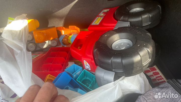 Пакет детских вещей и игрушек