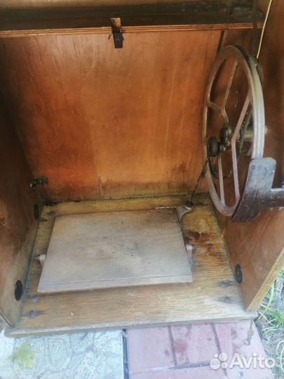 Швейная машинка с ножным приводом б у