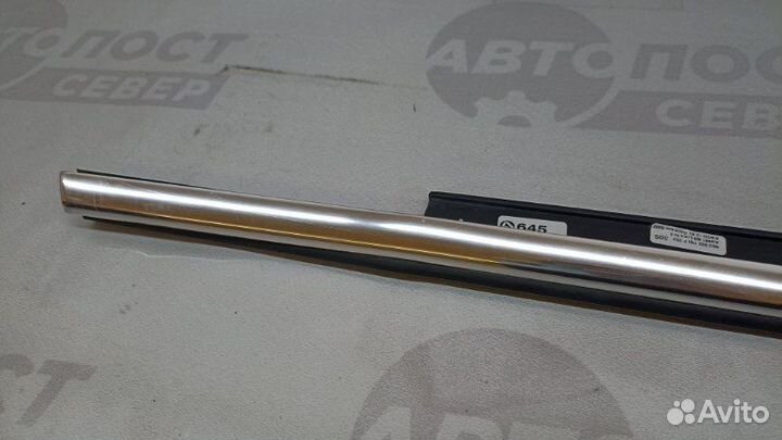 Молдинг стекла задний левый Audi A4 B8